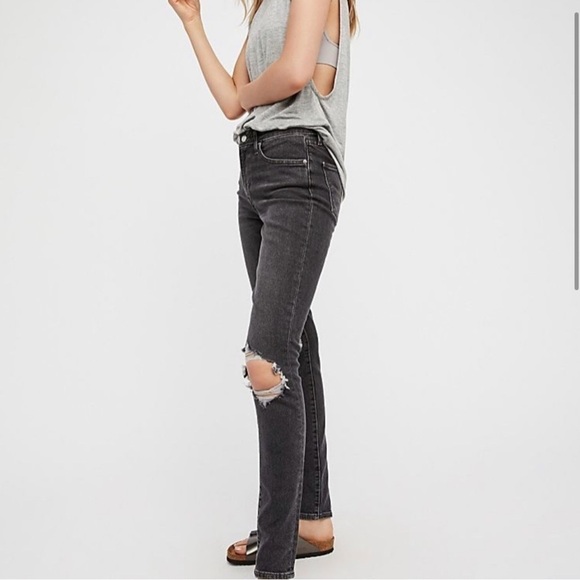 LEVI'S 721 High Rise Skinny Distressed Split Knee Black Washed Jeans Size 28 - Picture 2 of 4